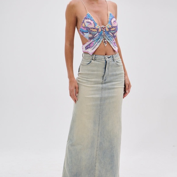 AKIRA Light Wash Oh the Drama Back Bow Denim Maxi Skirt with Train Size 1X - Picture 3 of 5